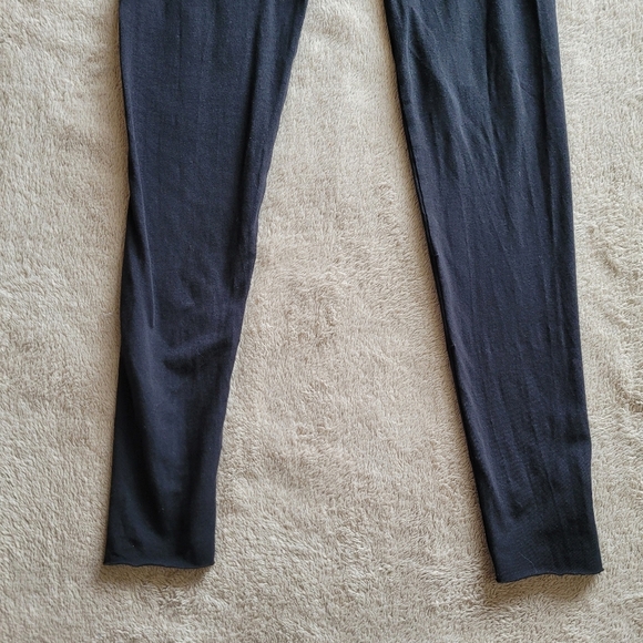 Aritzia mid rise cropped leggings size small - Picture 3 of 10